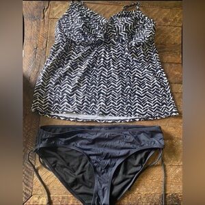 Women’s Black and White Chevron 2- Piece  Women's Swim Set (Size XL)